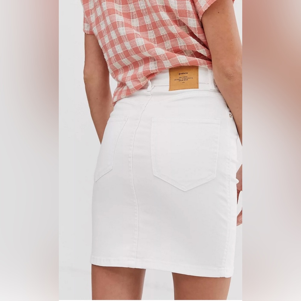 Stradivarius stretch denim skirt in white - US 6.